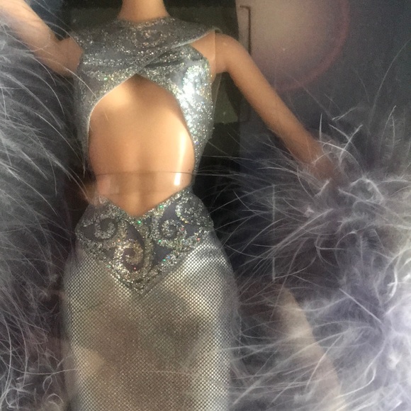 Cher timeless treasure Barbie - Picture 6 of 16